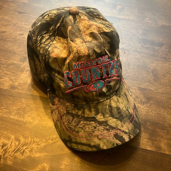 Mossy Oak Country hat - Picture 1 of 6